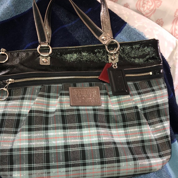 Coach Handbags - COACH POPPY PURSE
